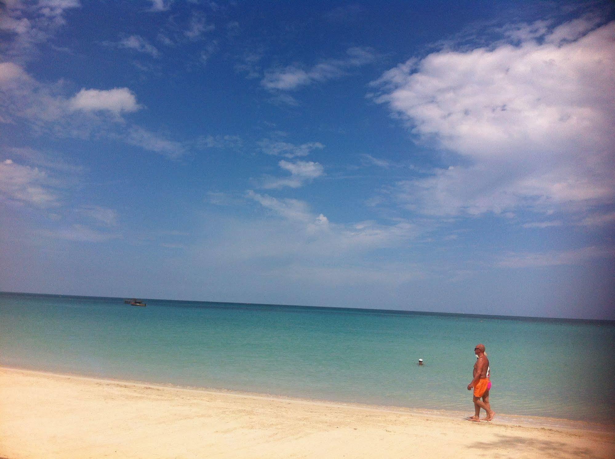 Roots Bamboo Beach Resort Negril Eksteriør bilde