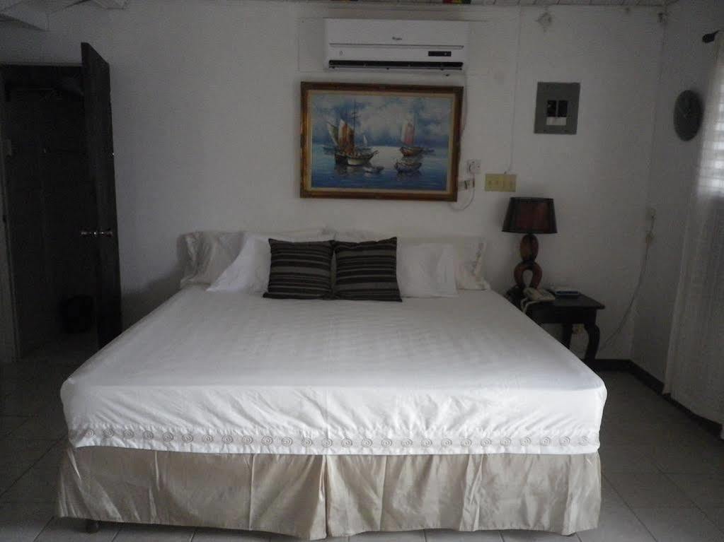 Roots Bamboo Beach Resort Negril Eksteriør bilde