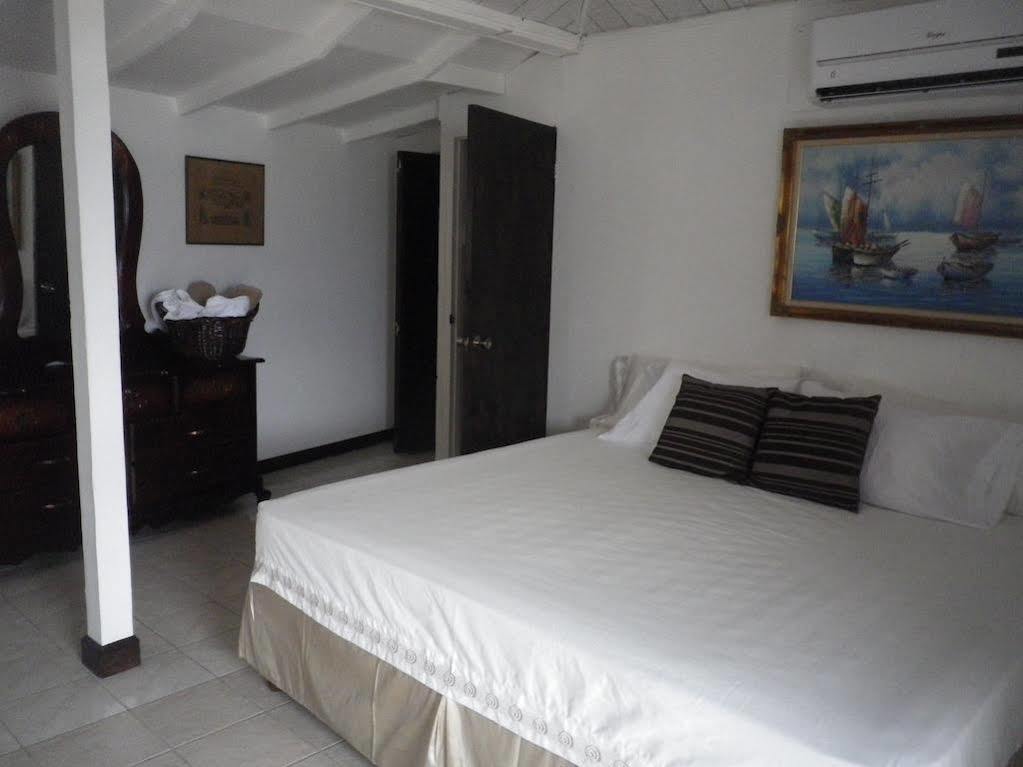 Roots Bamboo Beach Resort Negril Eksteriør bilde